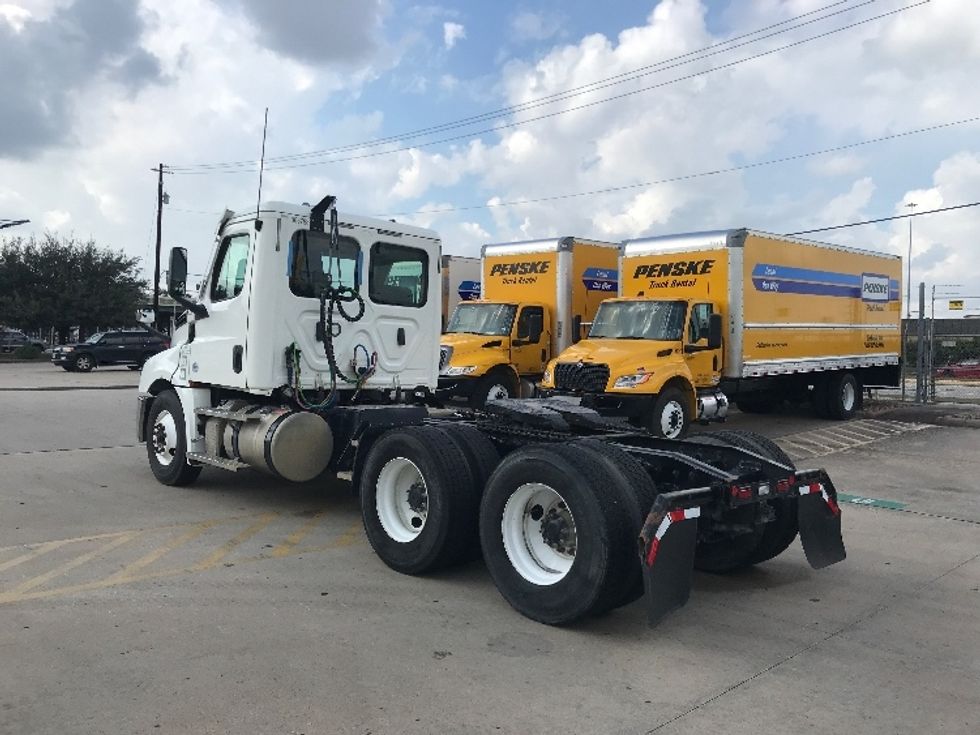 Day Cab Tractor-Heavy Duty Tractors-Freightliner-2020-T12664ST-Houston-TX-139,921\n\t\tmiles-$ 69,250 - Image 5