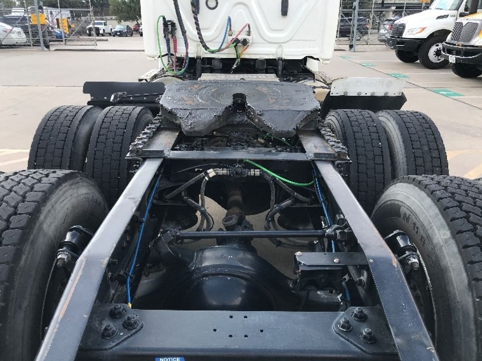 Day Cab Tractor-Heavy Duty Tractors-Freightliner-2020-T12664ST-Houston-TX-139,921\n\t\tmiles-$ 69,250 - Image 6