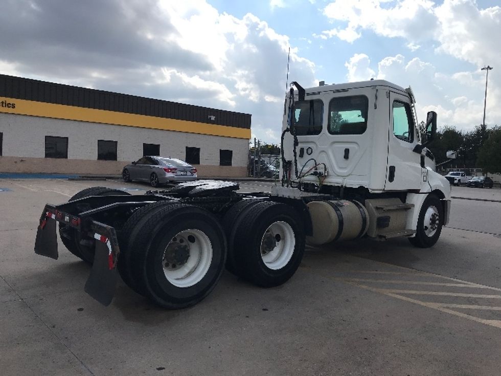 Day Cab Tractor-Heavy Duty Tractors-Freightliner-2020-T12664ST-Houston-TX-139,921\n\t\tmiles-$ 69,250 - Image 7