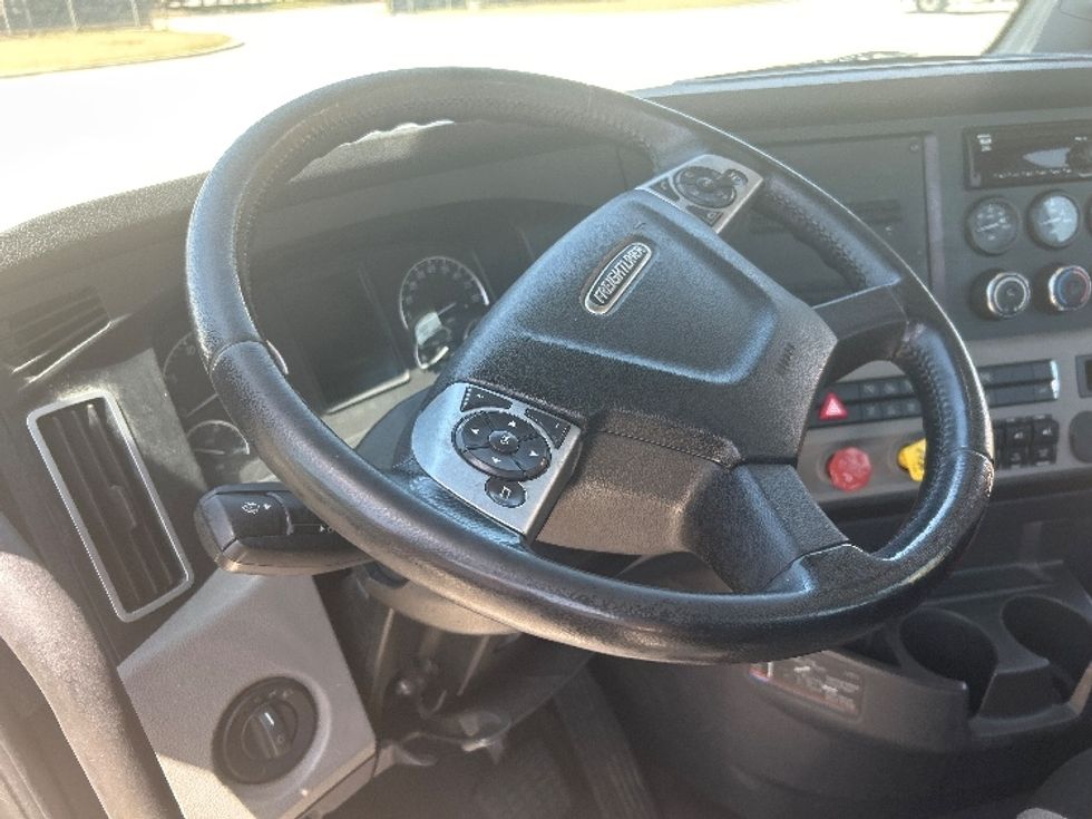 Day Cab Tractor-Heavy Duty Tractors-Freightliner-2020-T12664ST-Houston-TX-196,466\n\t\tmiles-$ 65,000 - Image 10