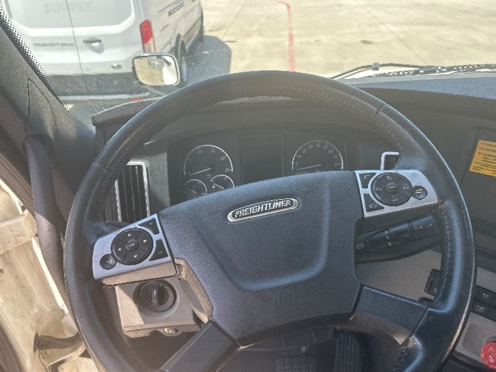 Day Cab Tractor-Heavy Duty Tractors-Freightliner-2020-T12664ST-Houston-TX-196,466\n\t\tmiles-$ 65,000 - Image 11