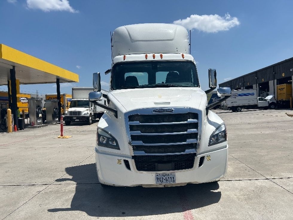 Day Cab Tractor-Heavy Duty Tractors-Freightliner-2020-T12664ST-Houston-TX-196,466\n\t\tmiles-$ 65,000 - Image 2
