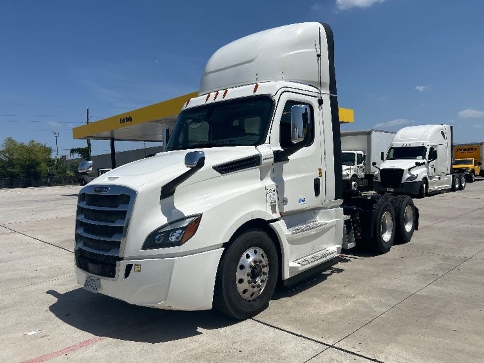Day Cab Tractor-Heavy Duty Tractors-Freightliner-2020-T12664ST-Houston-TX-196,466\n\t\tmiles-$ 65,000 - Image 3