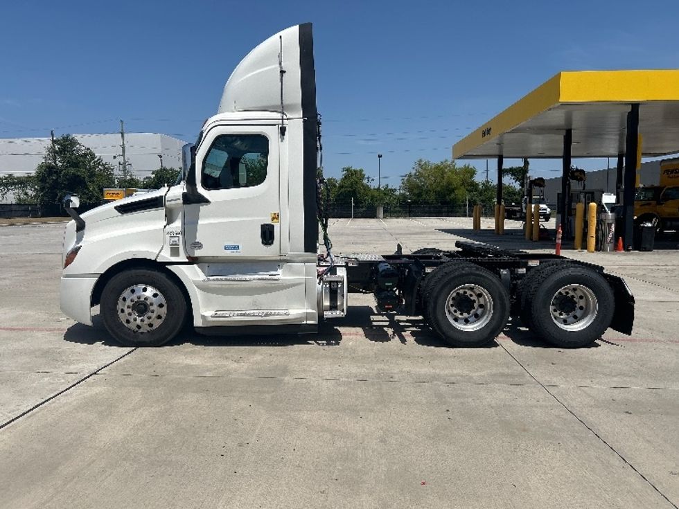 Day Cab Tractor-Heavy Duty Tractors-Freightliner-2020-T12664ST-Houston-TX-196,466\n\t\tmiles-$ 65,000 - Image 4