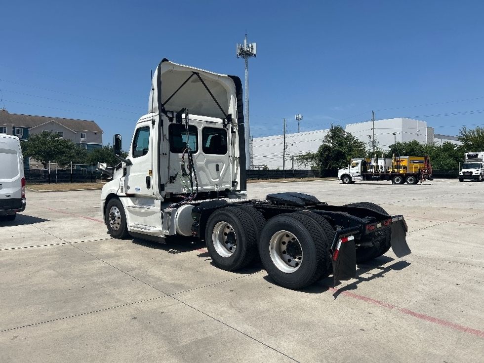 Day Cab Tractor-Heavy Duty Tractors-Freightliner-2020-T12664ST-Houston-TX-196,466\n\t\tmiles-$ 65,000 - Image 5