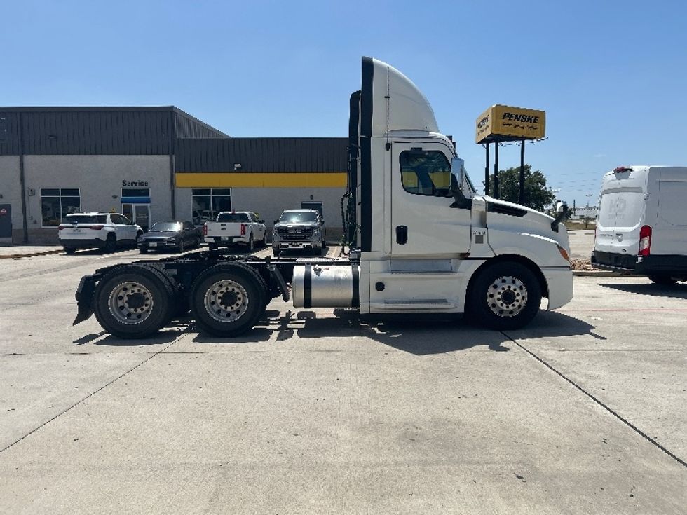 Day Cab Tractor-Heavy Duty Tractors-Freightliner-2020-T12664ST-Houston-TX-196,466\n\t\tmiles-$ 65,000 - Image 8