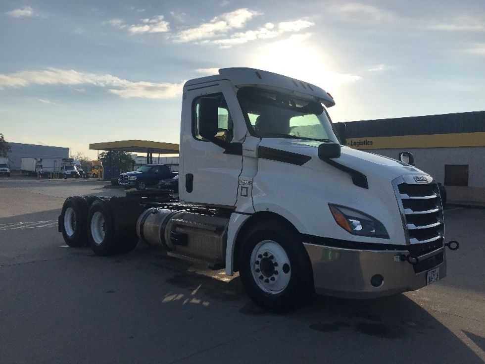 Day Cab Tractor-Heavy Duty Tractors-Freightliner-2020-T12664ST-Houston-TX-209,737\n\t\tmiles-$ 65,000 - Image 1