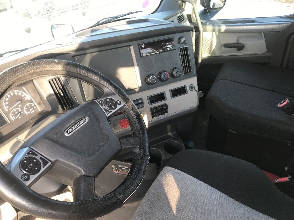 Day Cab Tractor-Heavy Duty Tractors-Freightliner-2020-T12664ST-Houston-TX-209,737\n\t\tmiles-$ 65,000 - Image 10