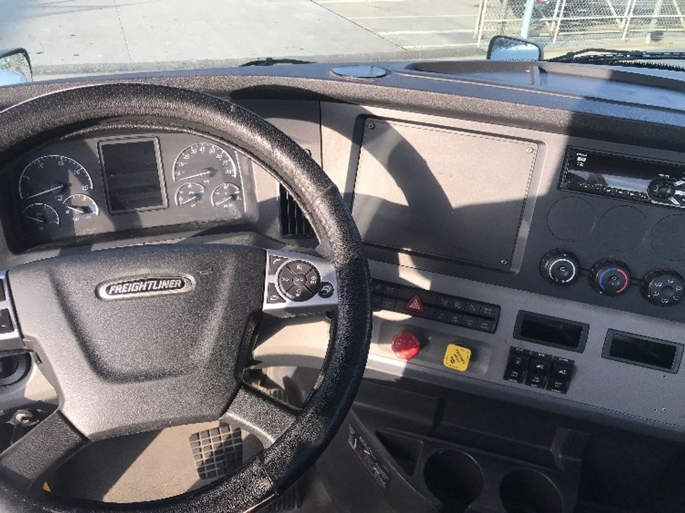 Day Cab Tractor-Heavy Duty Tractors-Freightliner-2020-T12664ST-Houston-TX-209,737\n\t\tmiles-$ 65,000 - Image 11
