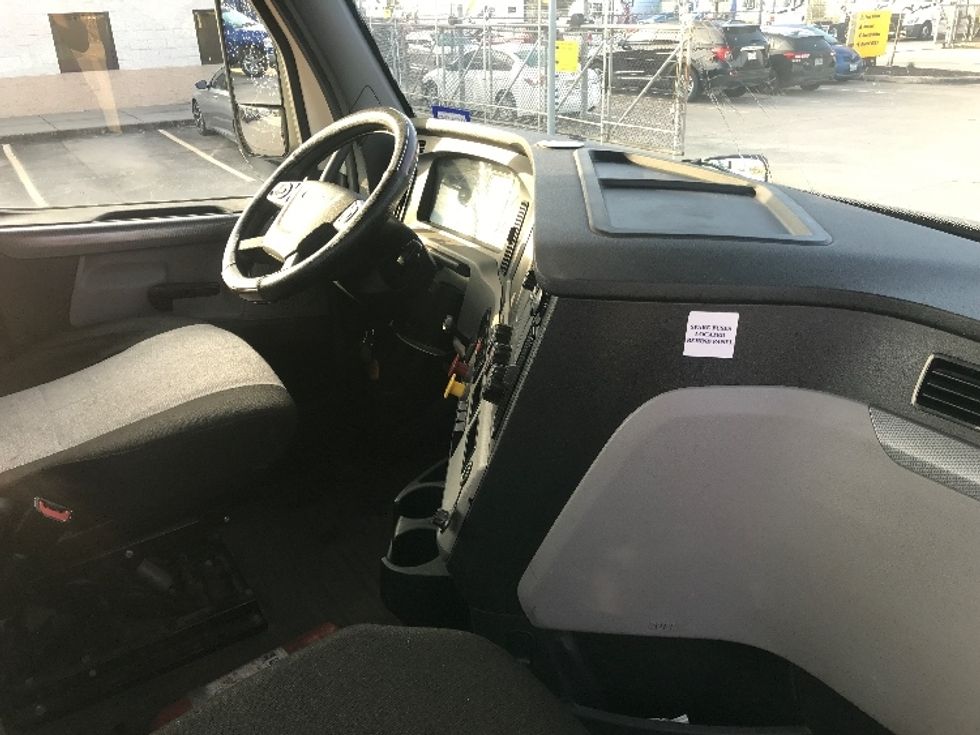 Day Cab Tractor-Heavy Duty Tractors-Freightliner-2020-T12664ST-Houston-TX-209,737\n\t\tmiles-$ 65,000 - Image 14