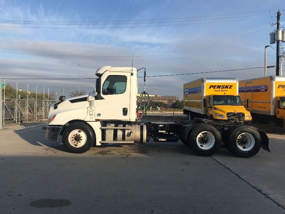 Day Cab Tractor-Heavy Duty Tractors-Freightliner-2020-T12664ST-Houston-TX-209,737\n\t\tmiles-$ 65,000 - Image 4