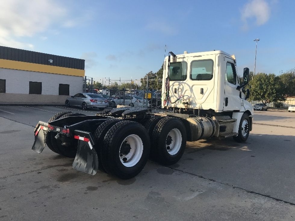 Day Cab Tractor-Heavy Duty Tractors-Freightliner-2020-T12664ST-Houston-TX-209,737\n\t\tmiles-$ 65,000 - Image 7