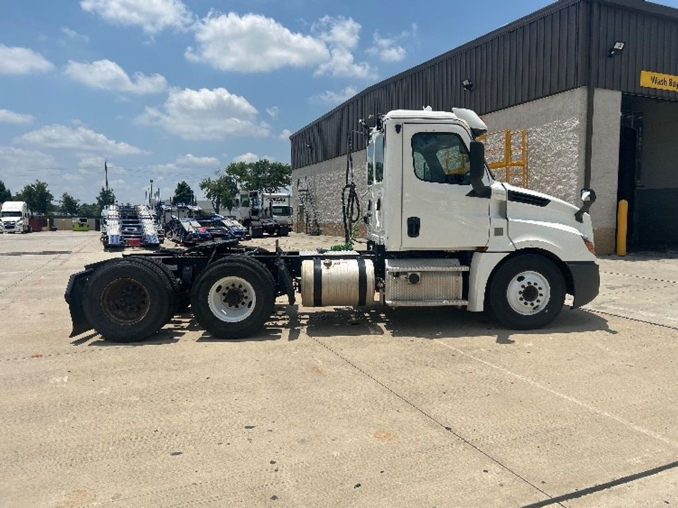Day Cab Tractor-Heavy Duty Tractors-Freightliner-2020-T12664ST-Houston-TX-245,030\n\t\tmiles-$ 65,500 - Image 8