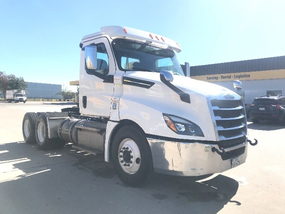 Day Cab Tractor-Heavy Duty Tractors-Freightliner-2020-T12664ST-Houston-TX-252,119\n\t\tmiles-$ 61,500 - Image 1