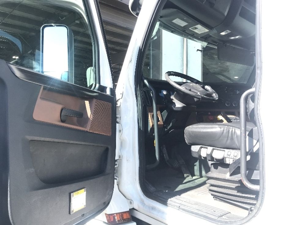 Day Cab Tractor-Heavy Duty Tractors-Freightliner-2020-T12664ST-Houston-TX-252,119\n\t\tmiles-$ 61,500 - Image 10