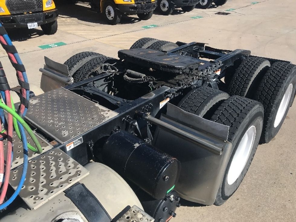 Day Cab Tractor-Heavy Duty Tractors-Freightliner-2020-T12664ST-Houston-TX-252,119\n\t\tmiles-$ 61,500 - Image 17