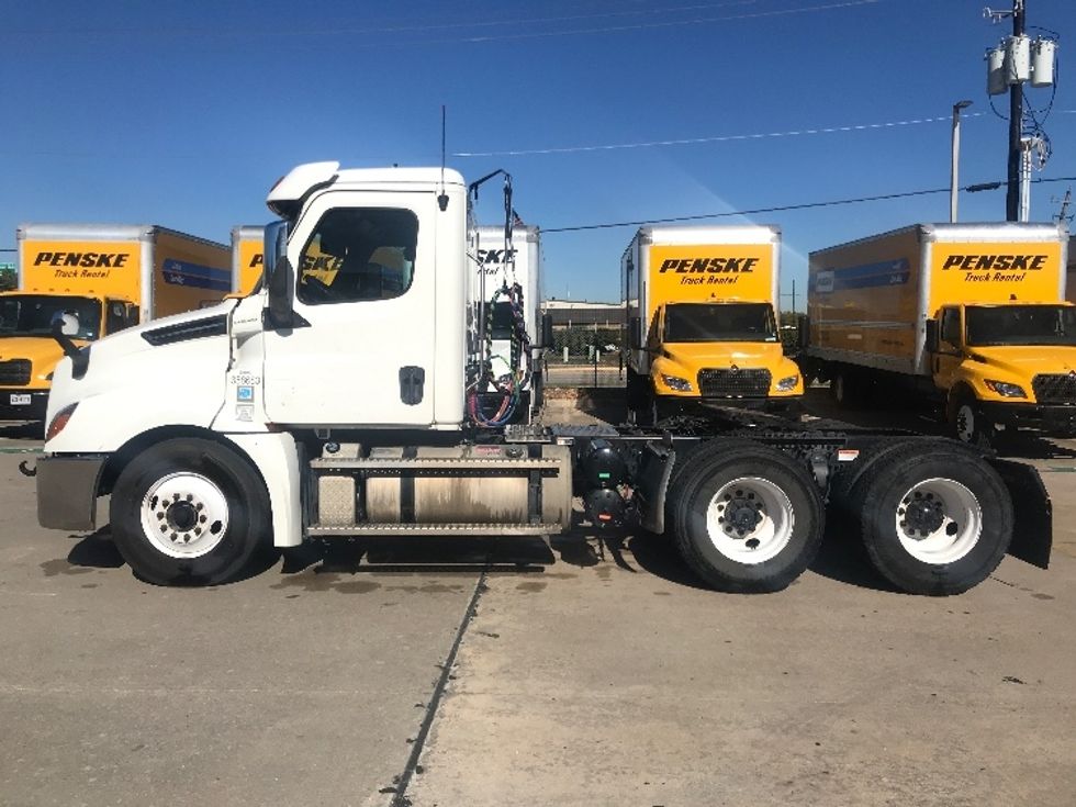 Day Cab Tractor-Heavy Duty Tractors-Freightliner-2020-T12664ST-Houston-TX-252,119\n\t\tmiles-$ 61,500 - Image 4