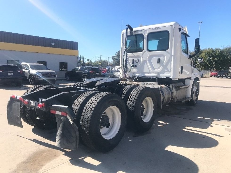 Day Cab Tractor-Heavy Duty Tractors-Freightliner-2020-T12664ST-Houston-TX-252,119\n\t\tmiles-$ 61,500 - Image 7
