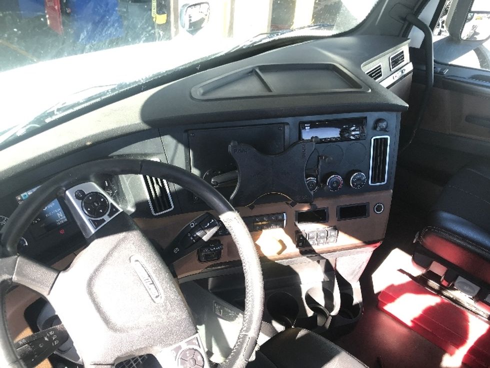 Day Cab Tractor-Heavy Duty Tractors-Freightliner-2020-T12664ST-Houston-TX-252,119\n\t\tmiles-$ 61,500 - Image 9