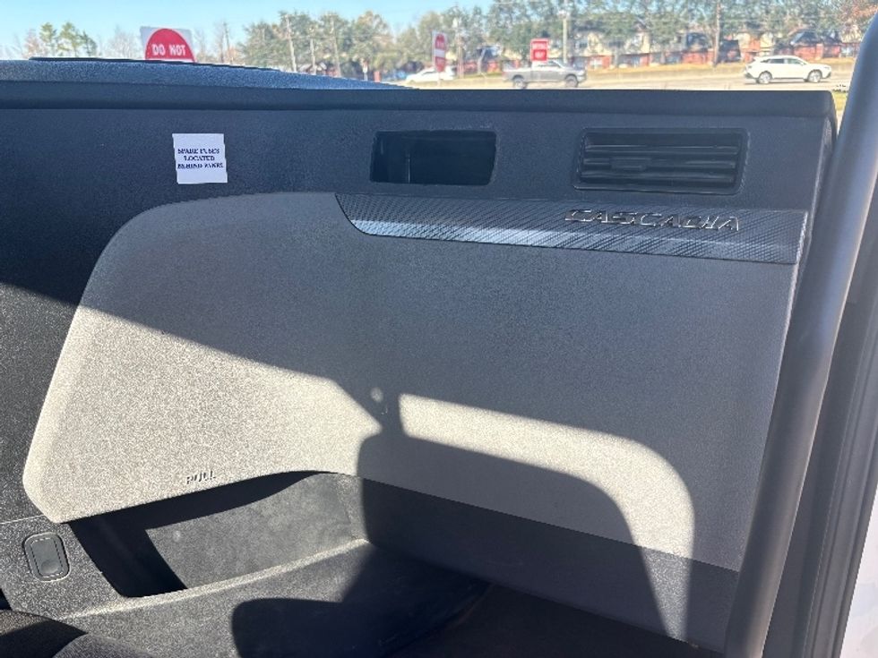 Day Cab Tractor-Heavy Duty Tractors-Freightliner-2020-T12664ST-Houston-TX-268,131\n\t\tmiles-$ 70,000 - Image 11