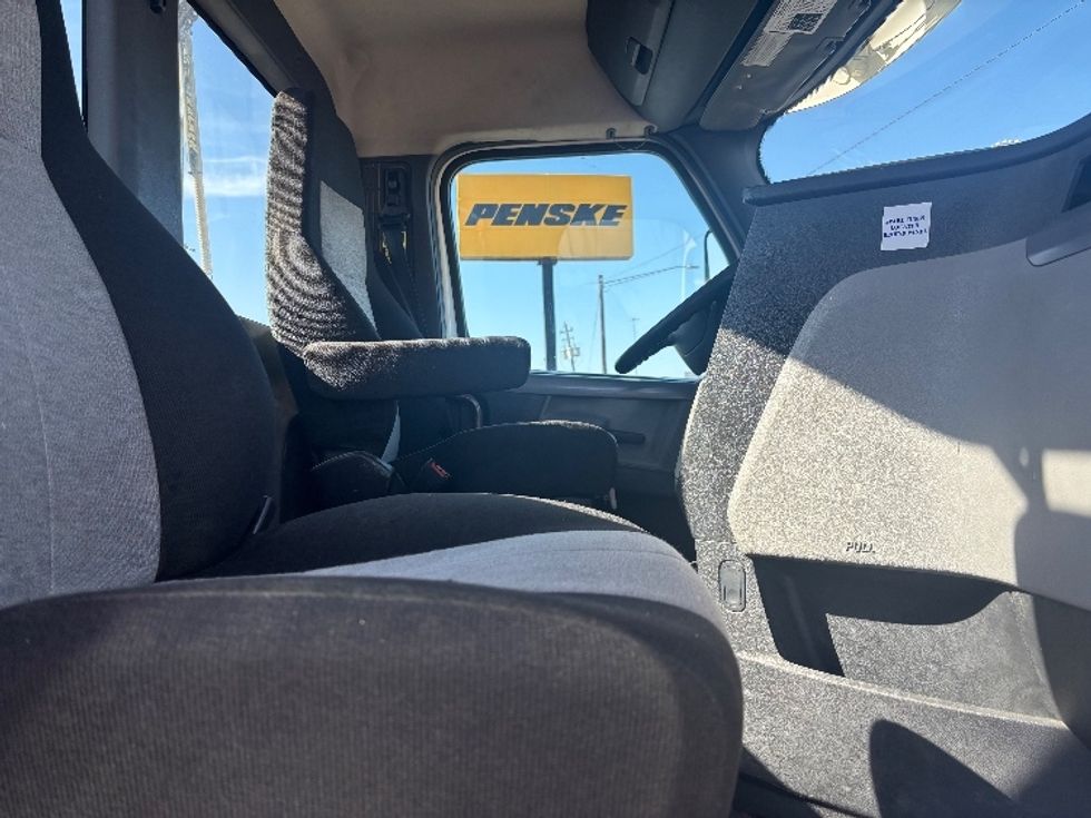 Day Cab Tractor-Heavy Duty Tractors-Freightliner-2020-T12664ST-Houston-TX-268,131\n\t\tmiles-$ 70,000 - Image 12