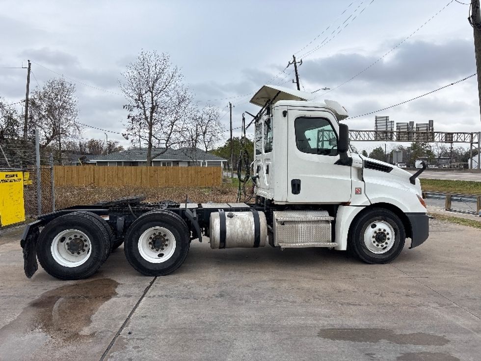 Day Cab Tractor-Heavy Duty Tractors-Freightliner-2020-T12664ST-Houston-TX-268,131\n\t\tmiles-$ 70,000 - Image 7