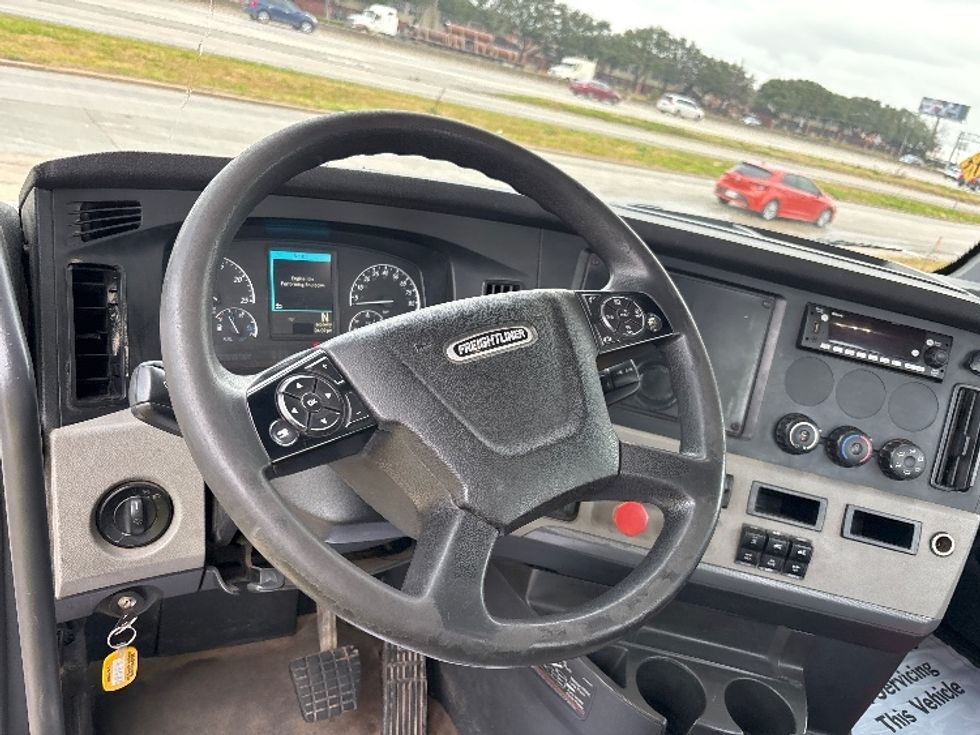 Day Cab Tractor-Heavy Duty Tractors-Freightliner-2020-T12664ST-Houston-TX-268,131\n\t\tmiles-$ 70,000 - Image 9