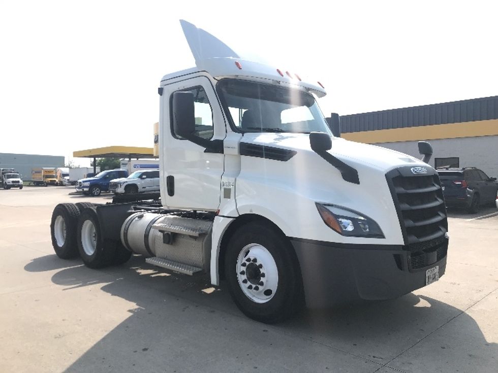 Day Cab Tractor-Heavy Duty Tractors-Freightliner-2020-T12664ST-Houston-TX-320,891\n\t\tmiles-$ 59,000 - Image 1