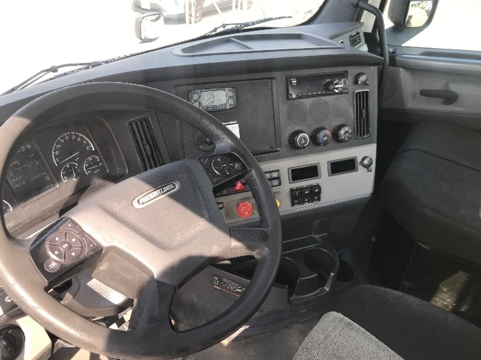 Day Cab Tractor-Heavy Duty Tractors-Freightliner-2020-T12664ST-Houston-TX-320,891\n\t\tmiles-$ 59,000 - Image 10