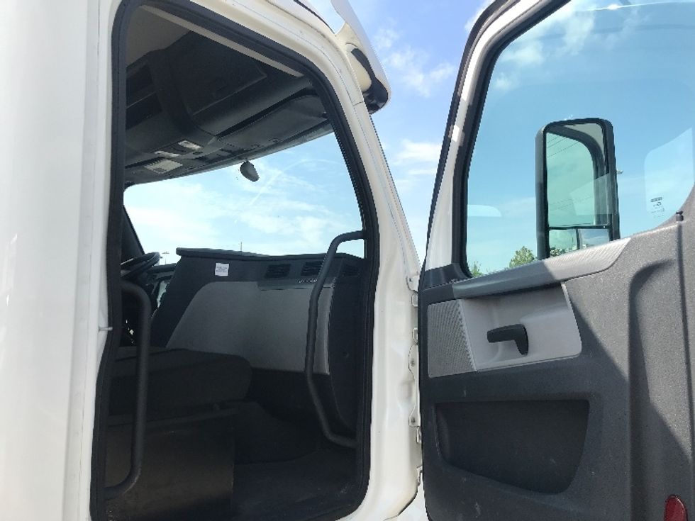 Day Cab Tractor-Heavy Duty Tractors-Freightliner-2020-T12664ST-Houston-TX-320,891\n\t\tmiles-$ 59,000 - Image 12