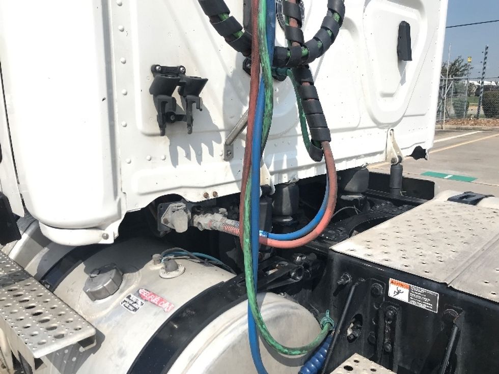 Day Cab Tractor-Heavy Duty Tractors-Freightliner-2020-T12664ST-Houston-TX-320,891\n\t\tmiles-$ 59,000 - Image 18