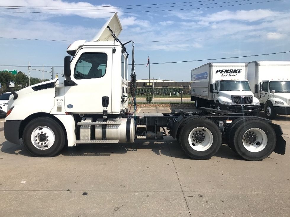 2020 Freightliner Cascadia 126" Day cab photo 4