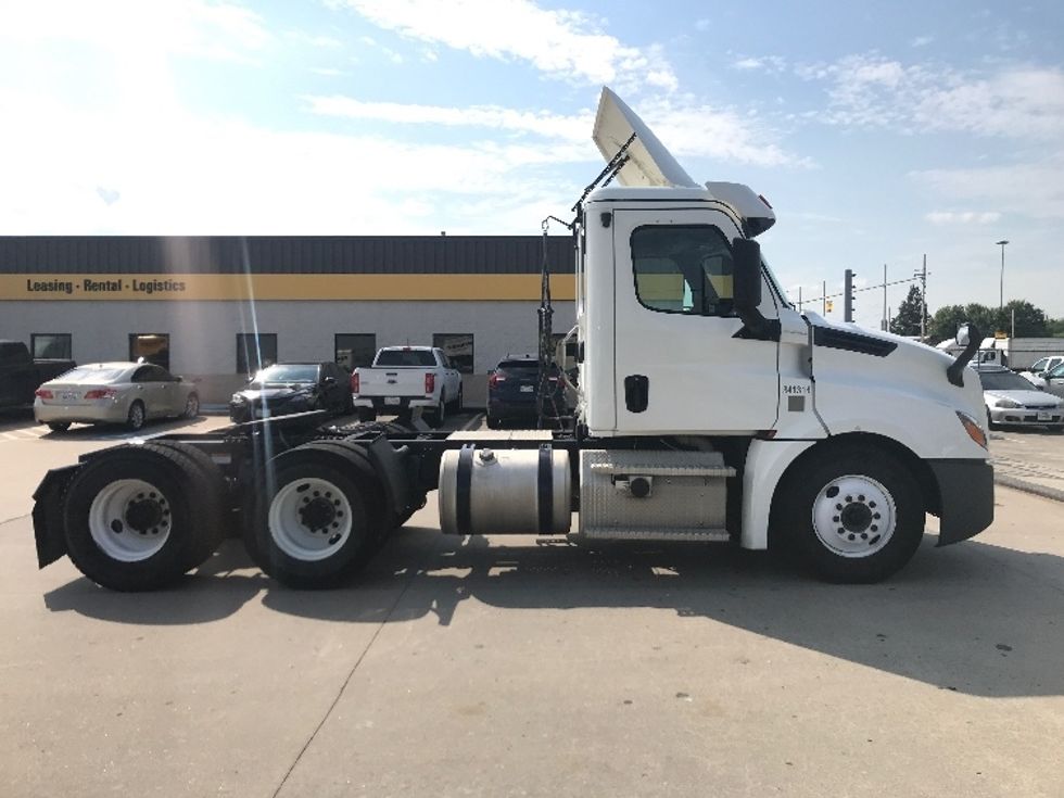 Day Cab Tractor-Heavy Duty Tractors-Freightliner-2020-T12664ST-Houston-TX-320,891\n\t\tmiles-$ 59,000 - Image 8