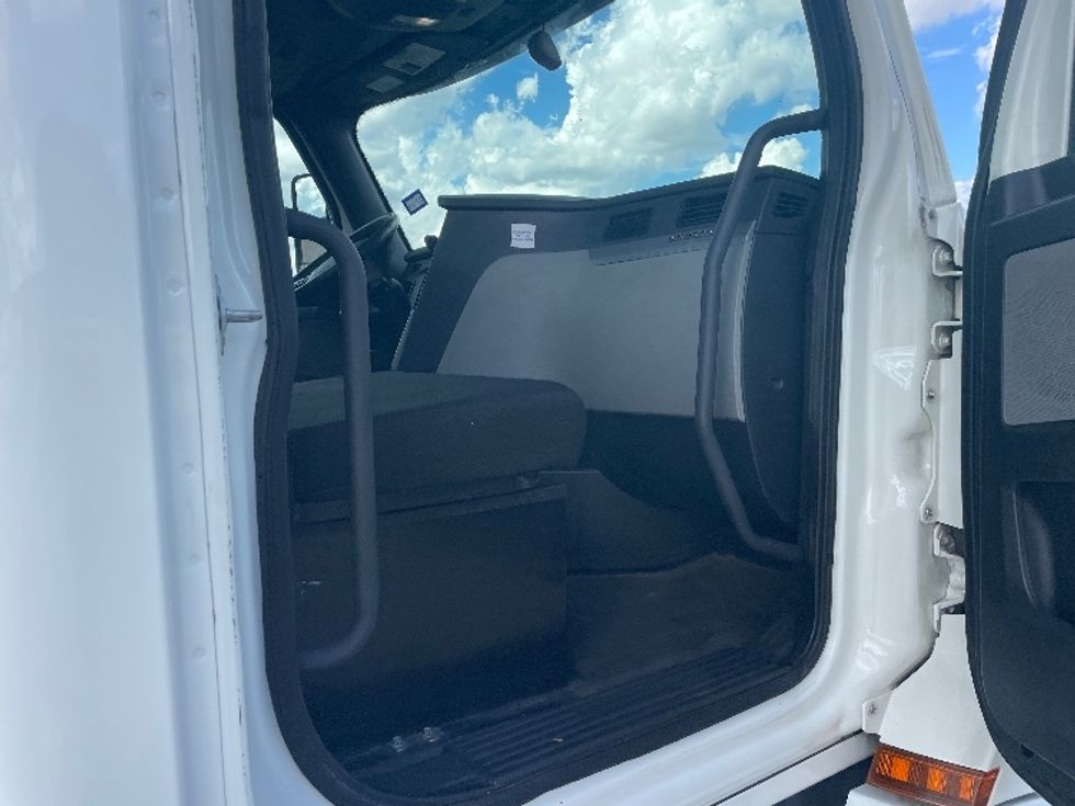 Day Cab Tractor-Heavy Duty Tractors-Freightliner-2020-T12664ST-Houston-TX-542,157\n\t\tmiles-$ 45,000 - Image 12