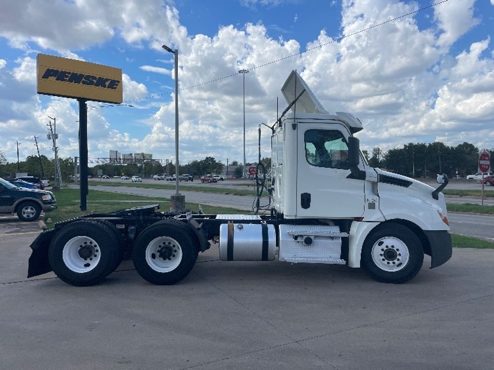 Day Cab Tractor-Heavy Duty Tractors-Freightliner-2020-T12664ST-Houston-TX-542,157\n\t\tmiles-$ 45,000 - Image 8
