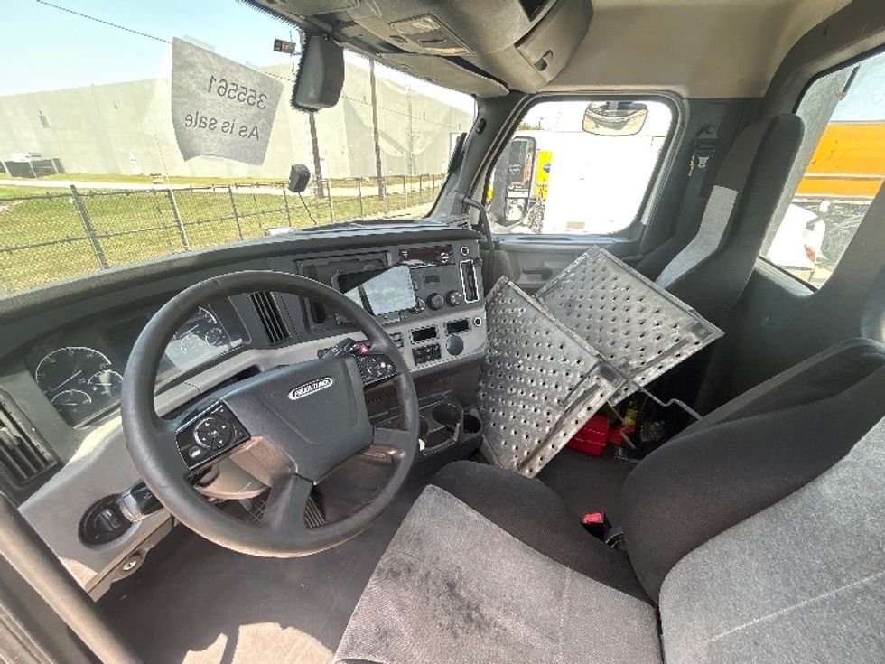 Day Cab Tractor-Heavy Duty Tractors-Freightliner-2020-T12664ST-Houston-TX-730,034\n\t\tmiles-$ 13,000 - Image 10