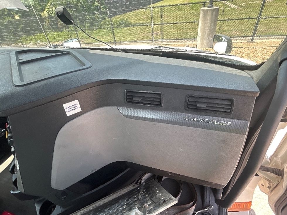Day Cab Tractor-Heavy Duty Tractors-Freightliner-2020-T12664ST-Houston-TX-730,034\n\t\tmiles-$ 13,000 - Image 13