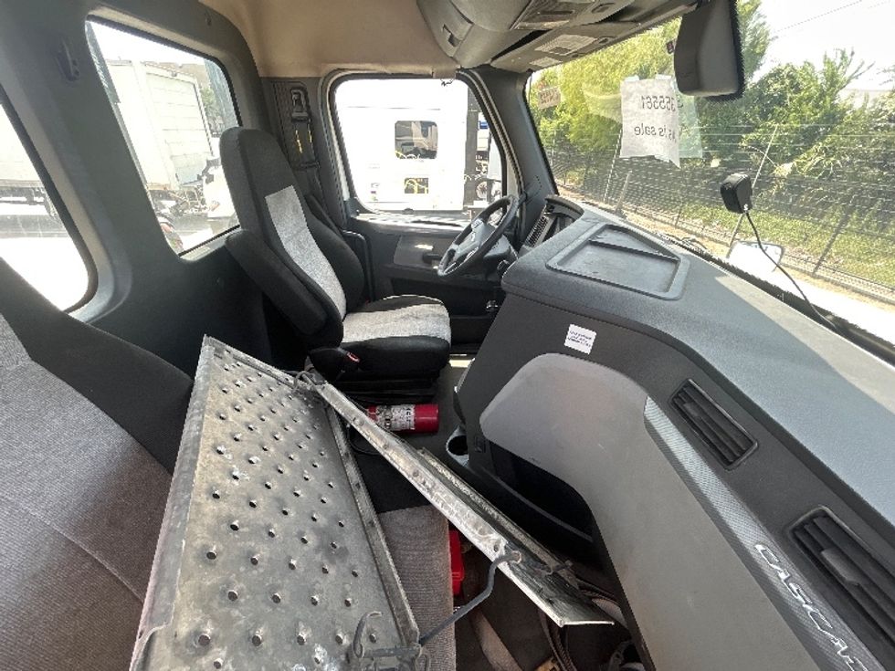Day Cab Tractor-Heavy Duty Tractors-Freightliner-2020-T12664ST-Houston-TX-730,034\n\t\tmiles-$ 13,000 - Image 14