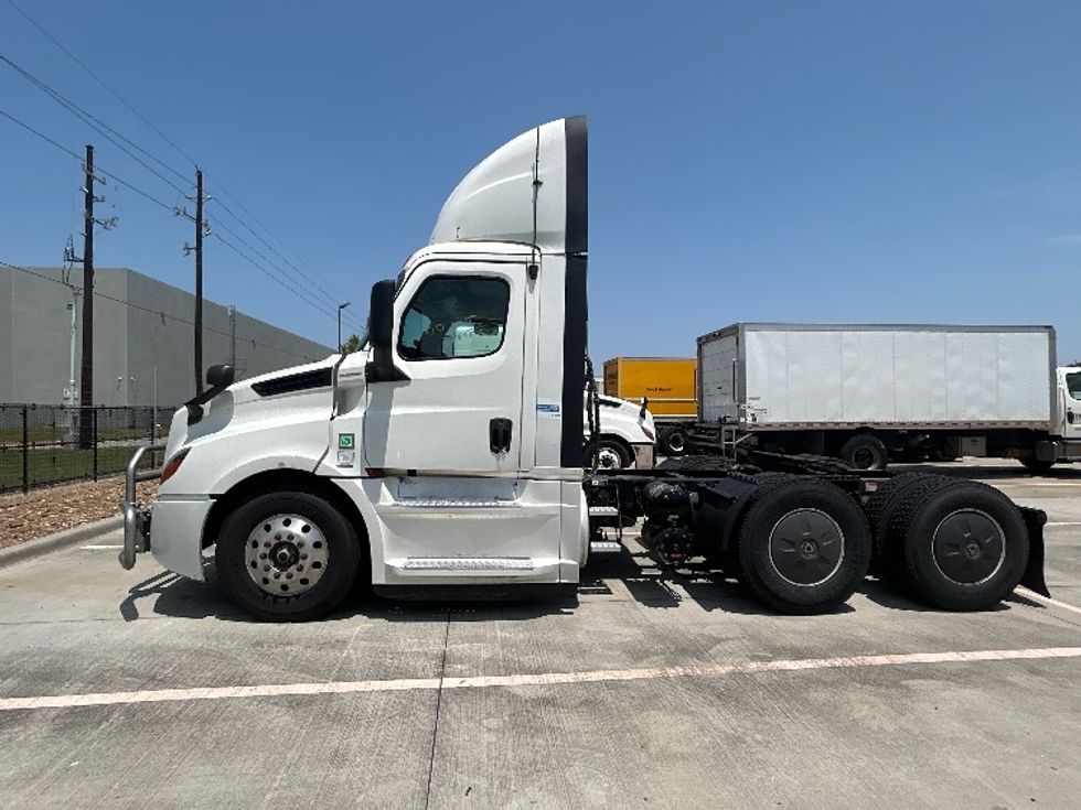 Day Cab Tractor-Heavy Duty Tractors-Freightliner-2020-T12664ST-Houston-TX-730,034\n\t\tmiles-$ 13,000 - Image 4