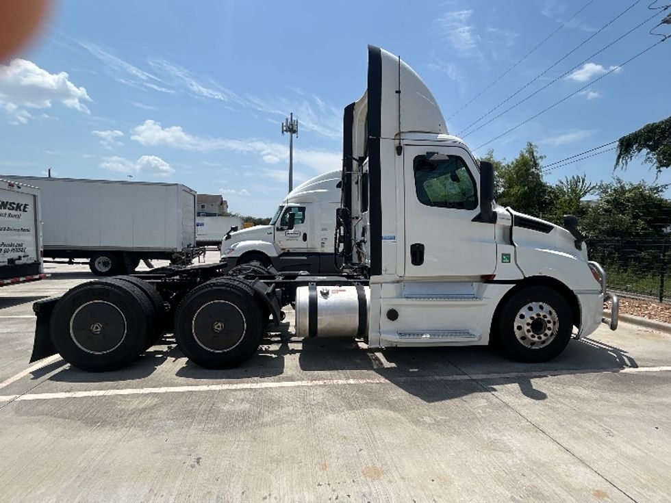 Day Cab Tractor-Heavy Duty Tractors-Freightliner-2020-T12664ST-Houston-TX-730,034\n\t\tmiles-$ 13,000 - Image 8