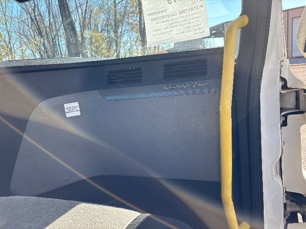 Day Cab Tractor-Heavy Duty Tractors-Freightliner-2020-T12664ST-Hueytown-AL-605,441\n\t\tmiles-$ 36,000 - Image 13