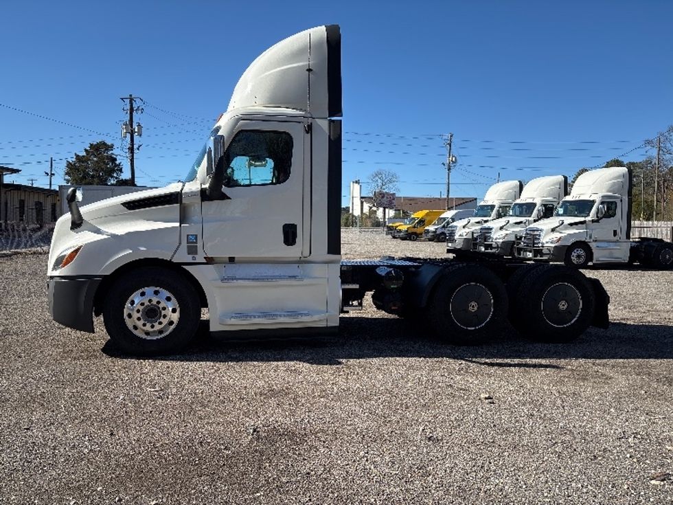 Day Cab Tractor-Heavy Duty Tractors-Freightliner-2020-T12664ST-Hueytown-AL-605,441\n\t\tmiles-$ 36,000 - Image 4