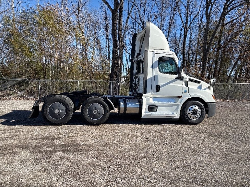 Day Cab Tractor-Heavy Duty Tractors-Freightliner-2020-T12664ST-Hueytown-AL-605,441\n\t\tmiles-$ 36,000 - Image 8
