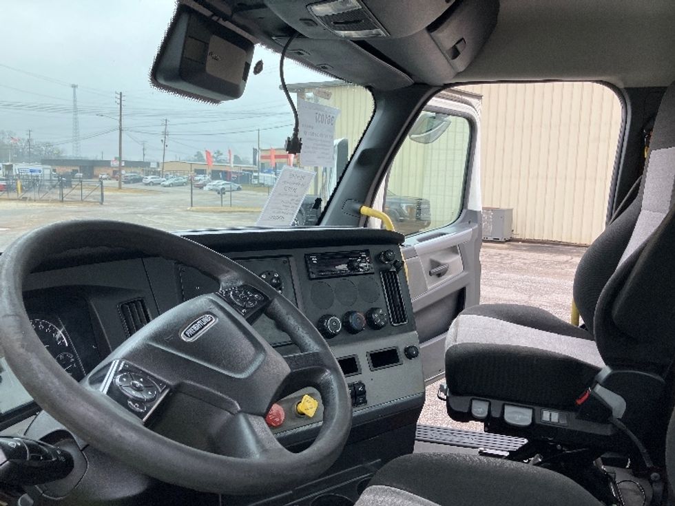 Day Cab Tractor-Heavy Duty Tractors-Freightliner-2020-T12664ST-Hueytown-AL-636,225\n\t\tmiles-$ 31,500 - Image 10