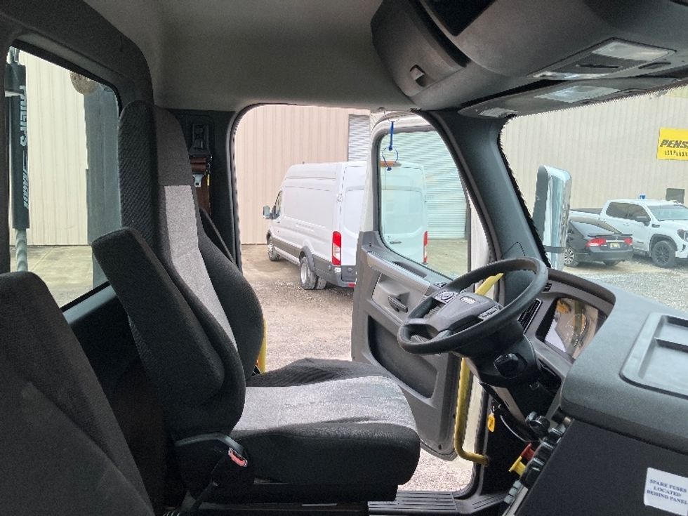 Day Cab Tractor-Heavy Duty Tractors-Freightliner-2020-T12664ST-Hueytown-AL-636,225\n\t\tmiles-$ 31,500 - Image 14