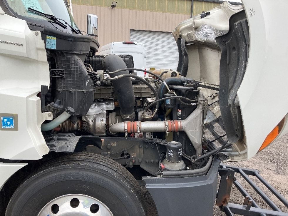 Day Cab Tractor-Heavy Duty Tractors-Freightliner-2020-T12664ST-Hueytown-AL-636,225\n\t\tmiles-$ 31,500 - Image 15