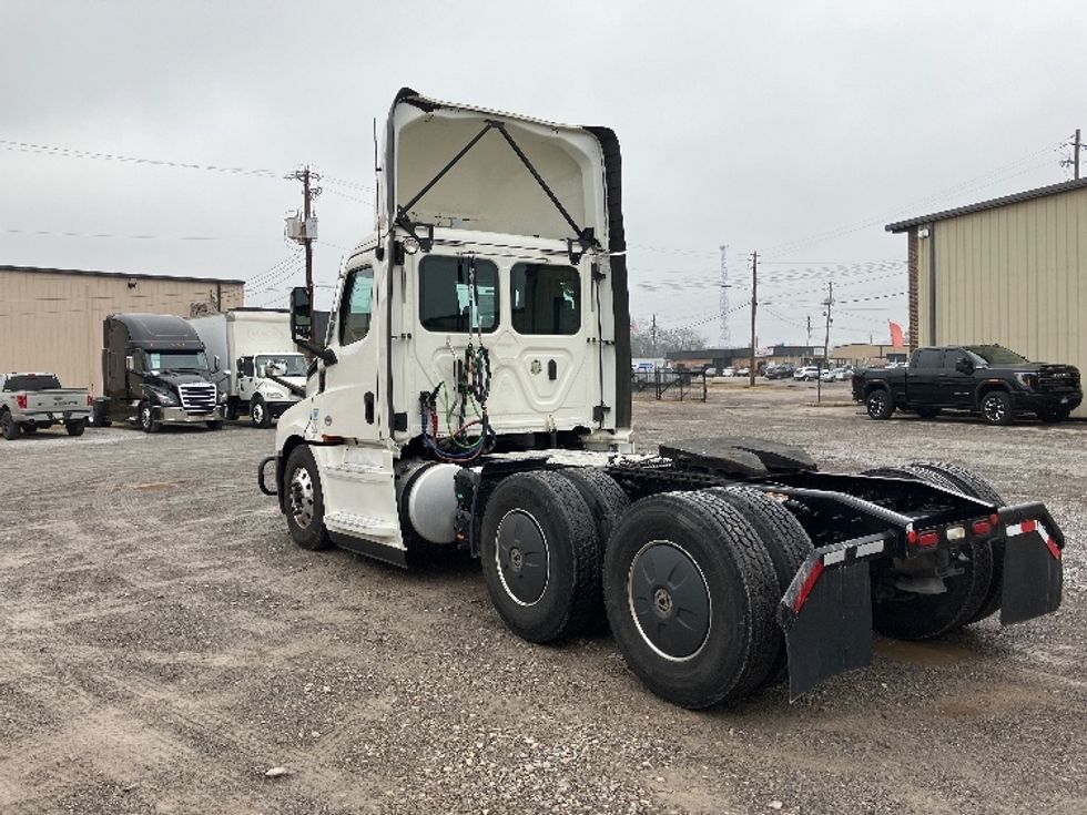 Day Cab Tractor-Heavy Duty Tractors-Freightliner-2020-T12664ST-Hueytown-AL-636,225\n\t\tmiles-$ 31,500 - Image 5
