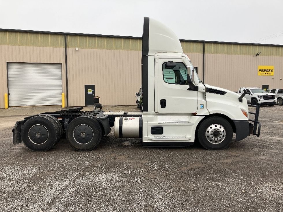 Day Cab Tractor-Heavy Duty Tractors-Freightliner-2020-T12664ST-Hueytown-AL-636,225\n\t\tmiles-$ 31,500 - Image 8