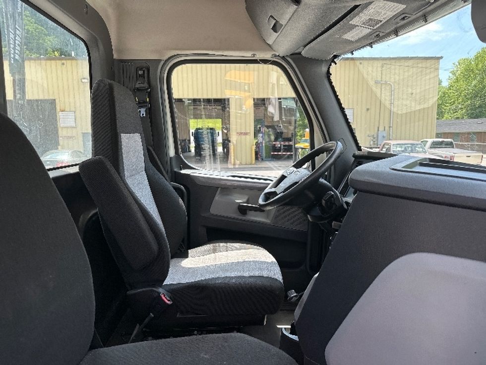 Day Cab Tractor-Heavy Duty Tractors-Freightliner-2020-T12664ST-Huntington-WV-319,261\n\t\tmiles-$ 70,250 - Image 14