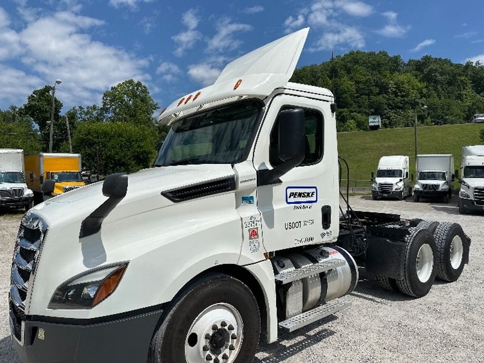 Day Cab Tractor-Heavy Duty Tractors-Freightliner-2020-T12664ST-Huntington-WV-319,261\n\t\tmiles-$ 70,250 - Image 3